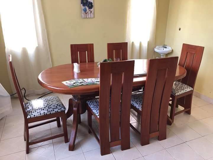 Contemporary Oval Dining Suite